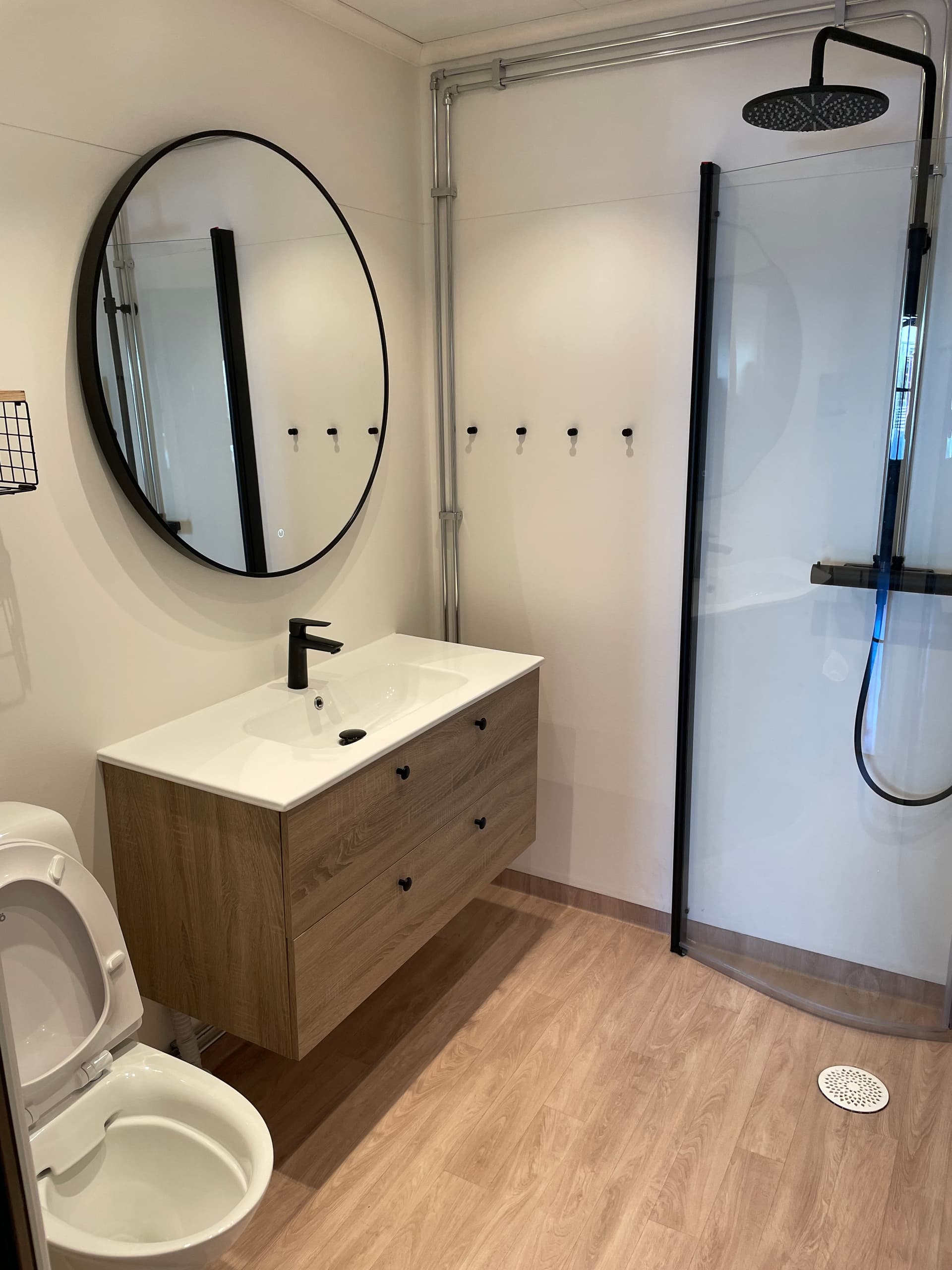 Modernt badrum – lokalvård och företagsstäd i Värmland